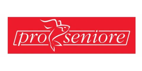 Logo von Pro Seniore auf rotem Hintergrund. Links eine stilisierte weiße Grafik in Form eines Fisches mit einer geschwungenen Linie, die an einen springenden Fisch erinnert. Rechts daneben in weißer Schreibschrift der Text 'proseniore', wobei das Wort in einem weißen Rahmen eingefasst ist.